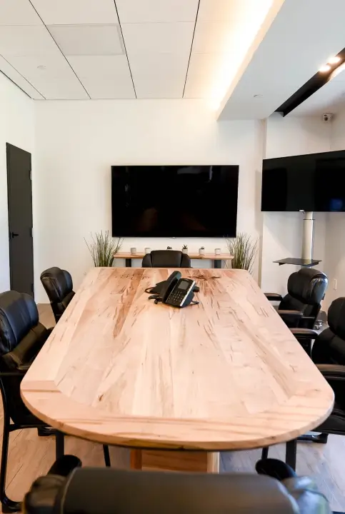 Salle de réunion professionnelle dans notre immeuble de Griffintown